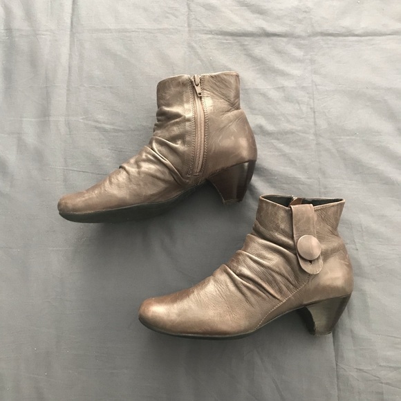 Clarks Softwear Taupe Ankle Boots 
